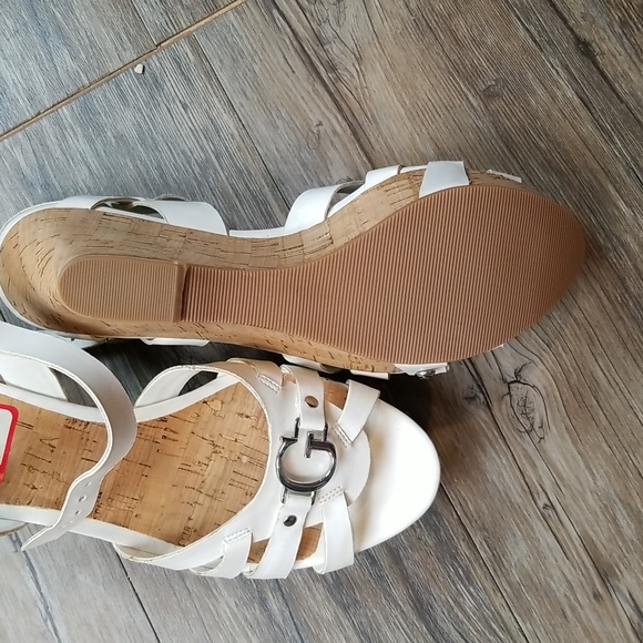 GUESS SANDALS,  SZ 10 - Picture 3 of 4